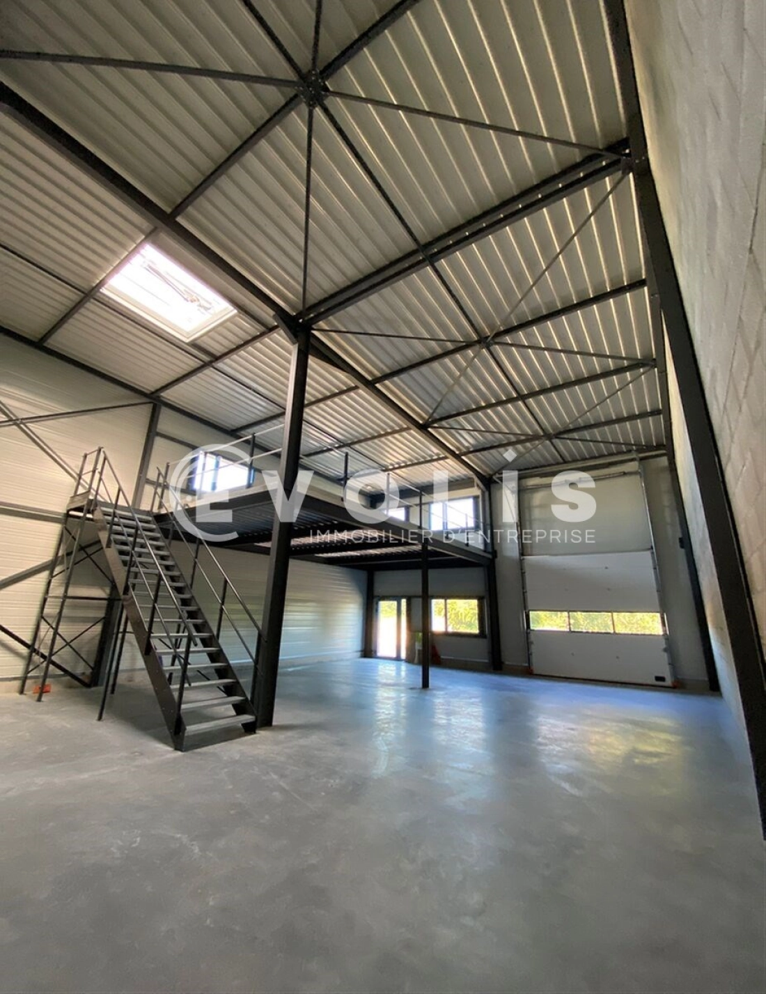 Photo 2 – vente Entrepôts / activités	VOIRON (38500)