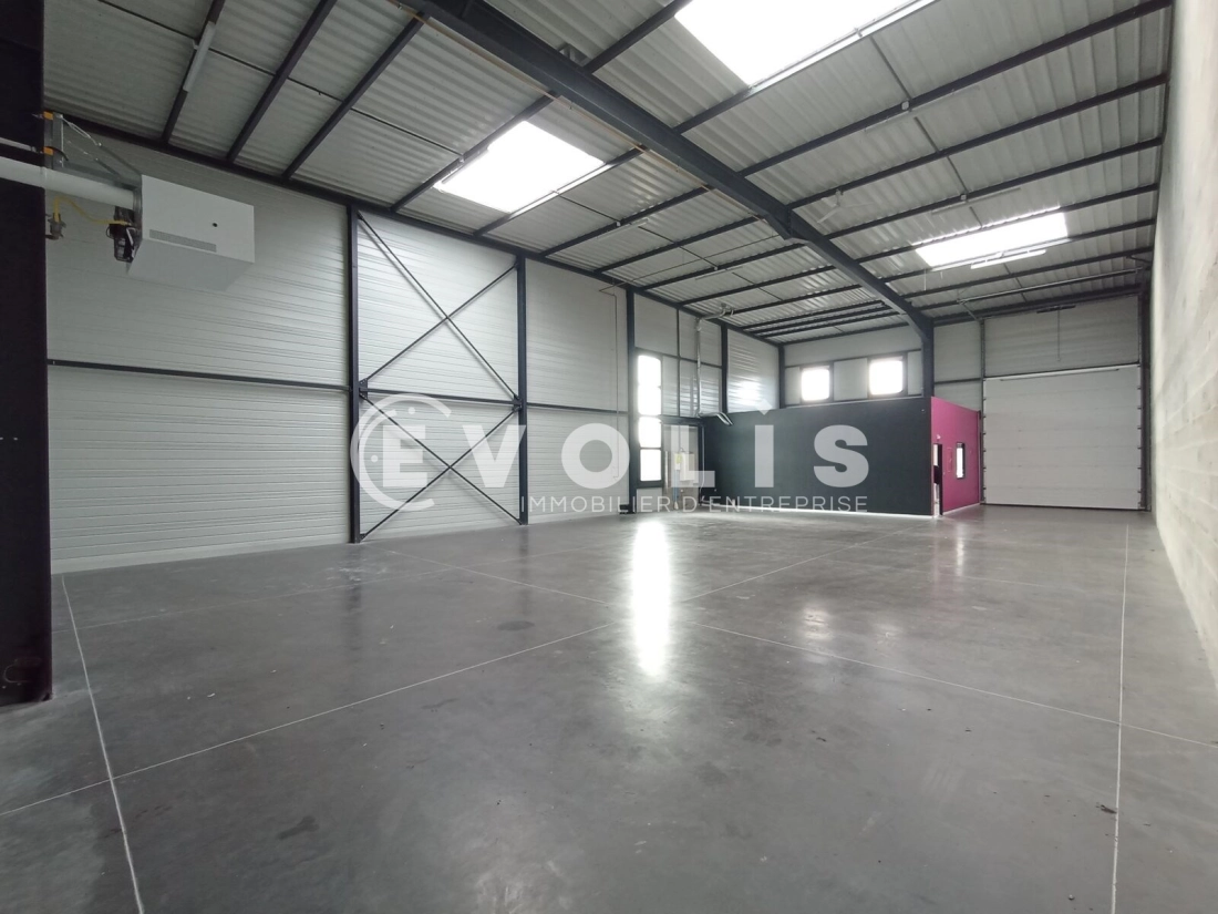 Photo 6 – location Entrepôts / activités	SAINT PRIEST (69800)