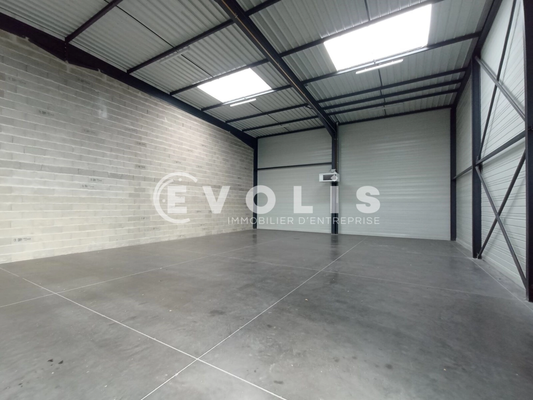 Photo 7 – location Entrepôts / activités	SAINT PRIEST (69800)
