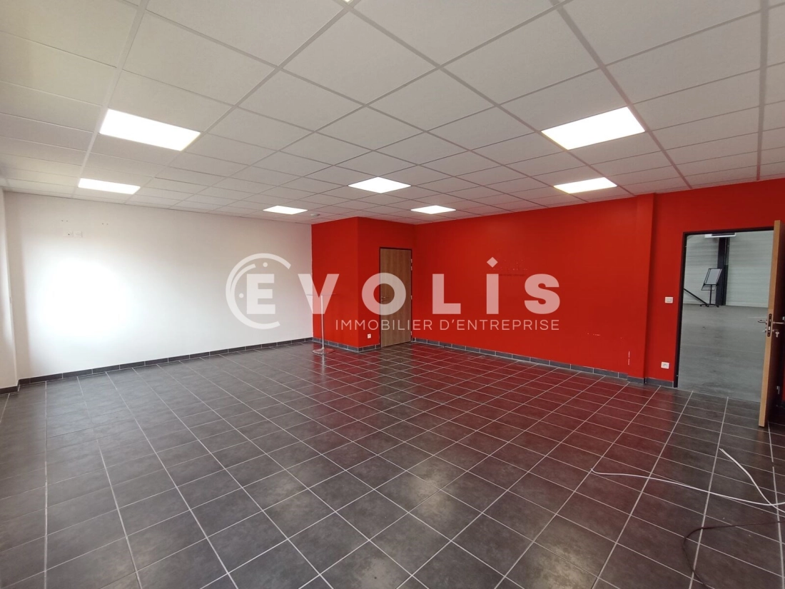 Photo 8 – location Entrepôts / activités	SAINT PRIEST (69800)