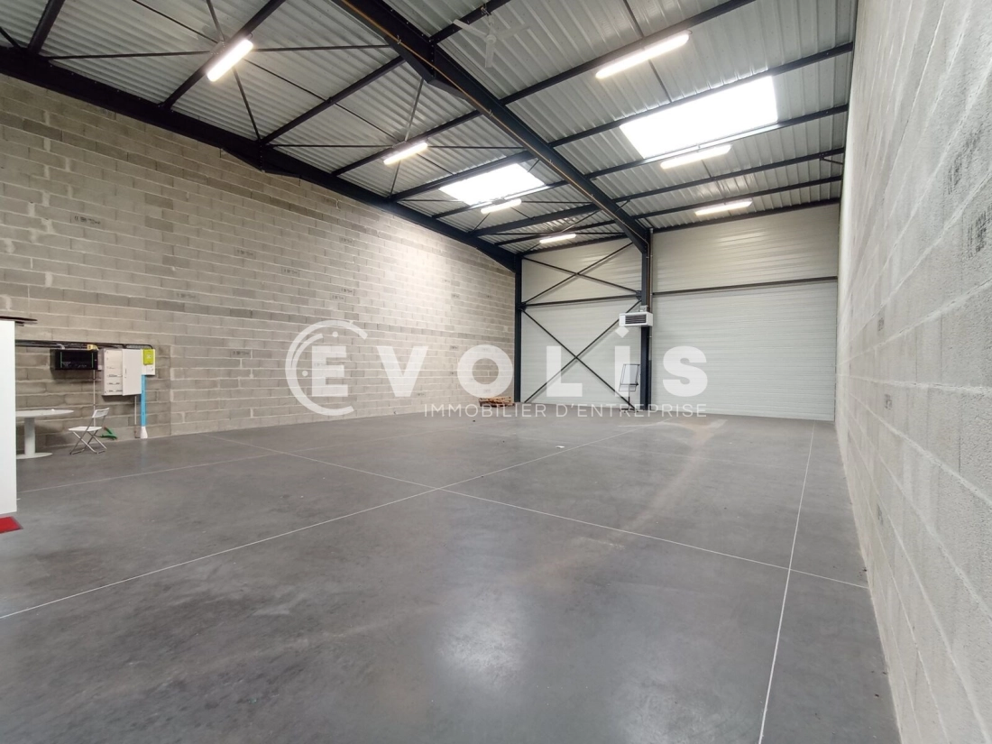 Photo 13 – location Entrepôts / activités	SAINT PRIEST (69800)
