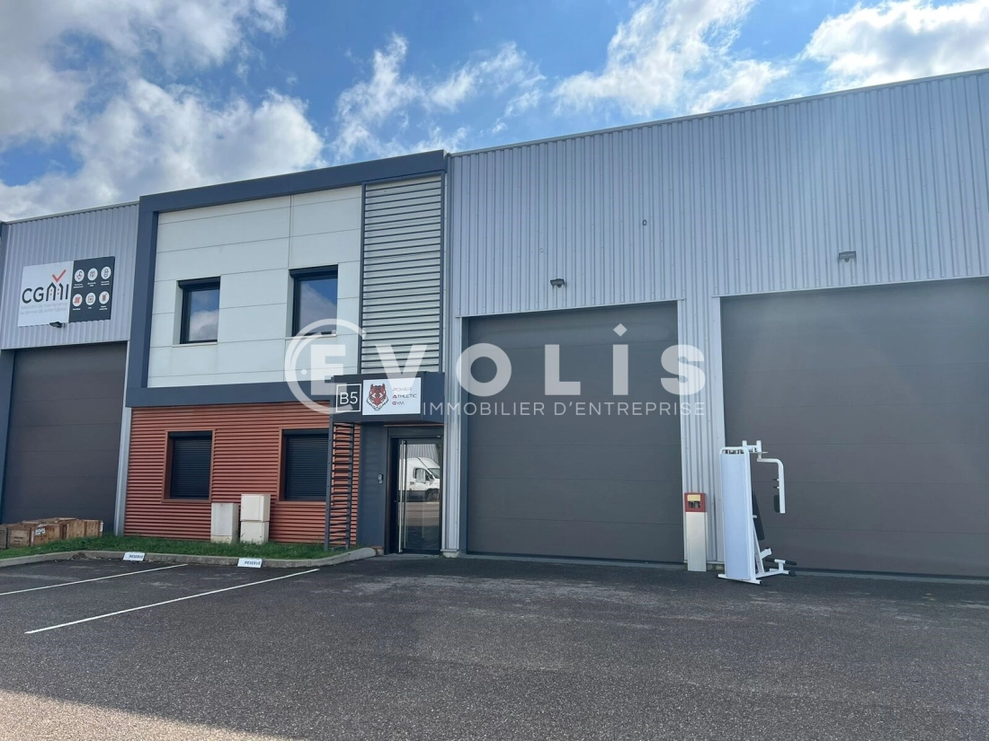 Photo 3 – location Entrepôts / activités	SAINT PRIEST (69800)
