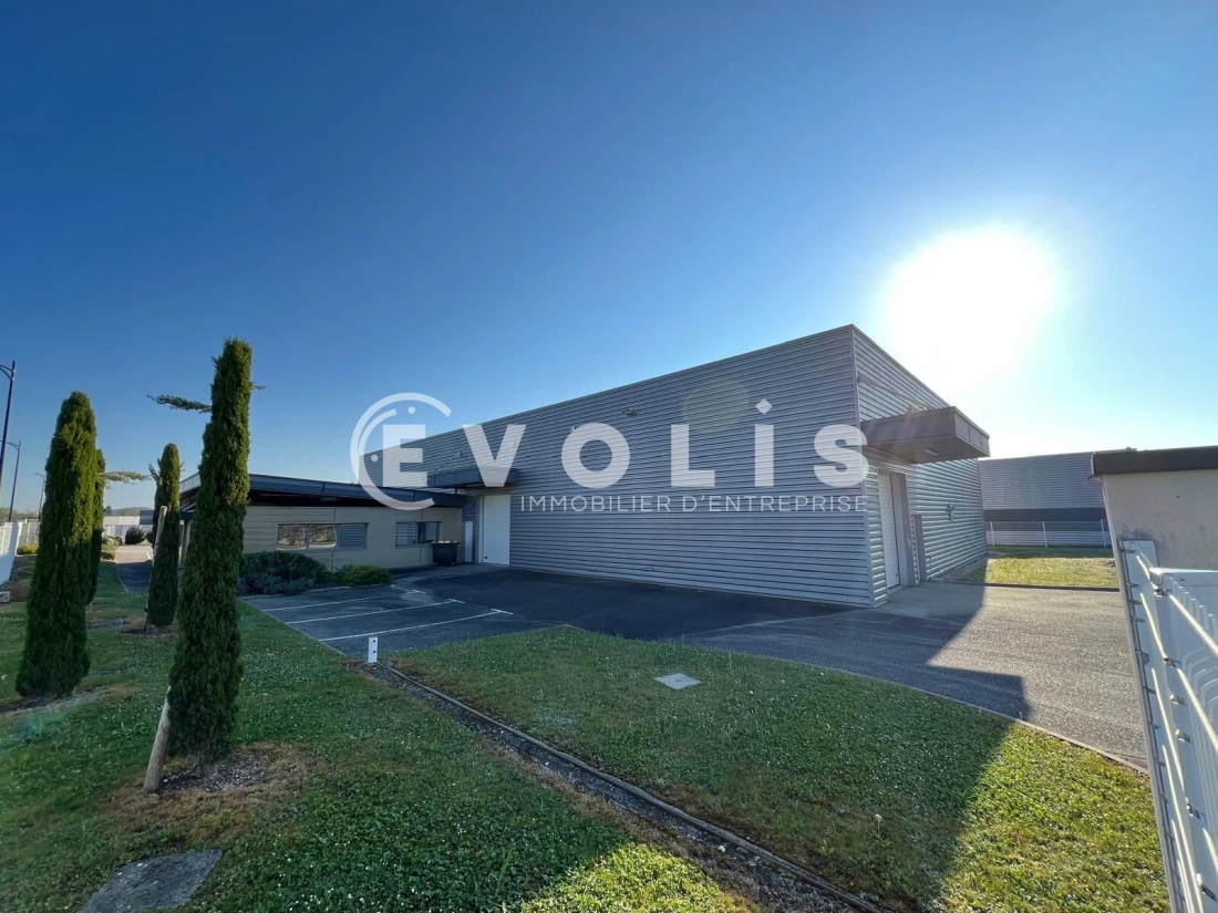 Photo 1 – location Entrepôts / activités	VOURLES (69390)