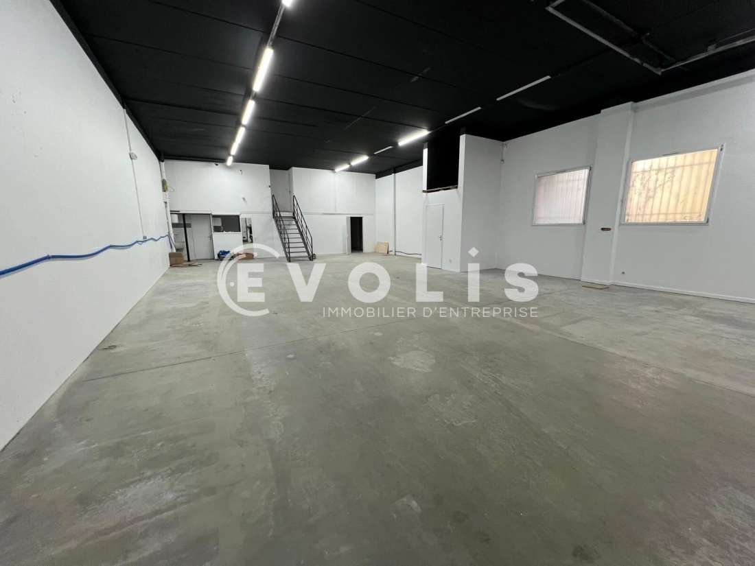 Photo 2 – vente Entrepôts / activités	BRIGNAIS (69530)