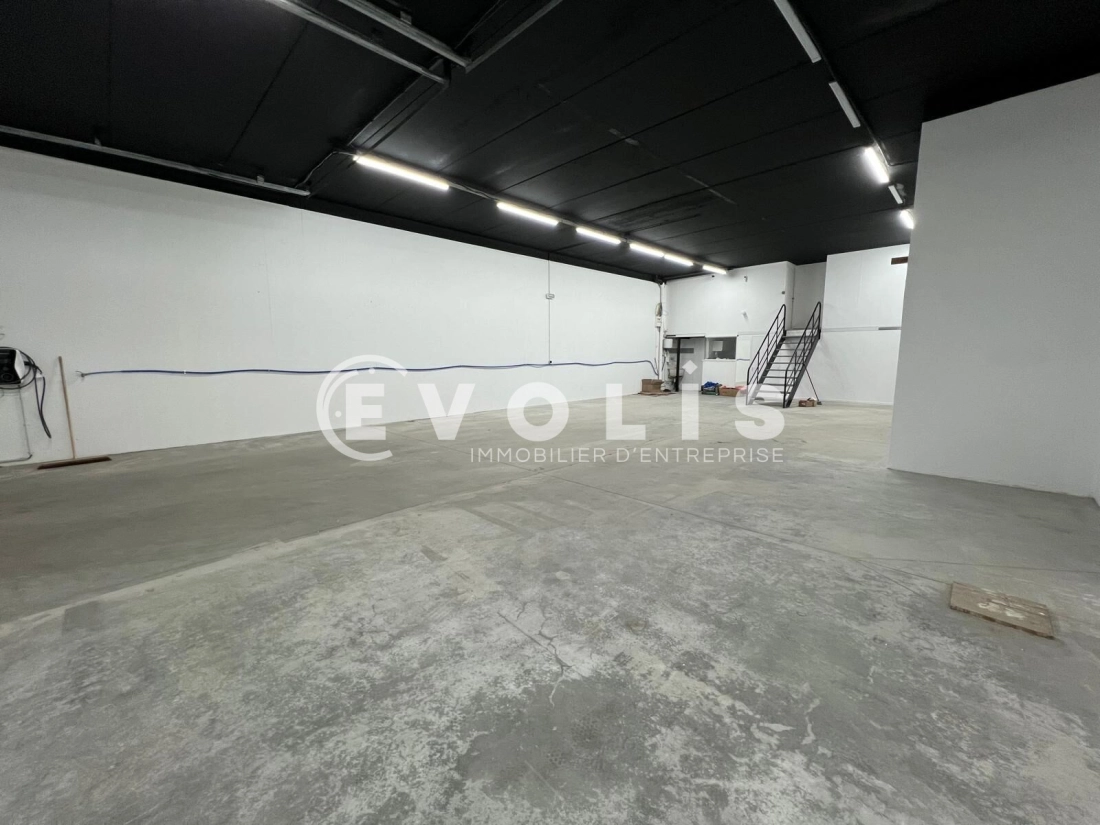 Photo 1 – vente Entrepôts / activités	BRIGNAIS (69530)