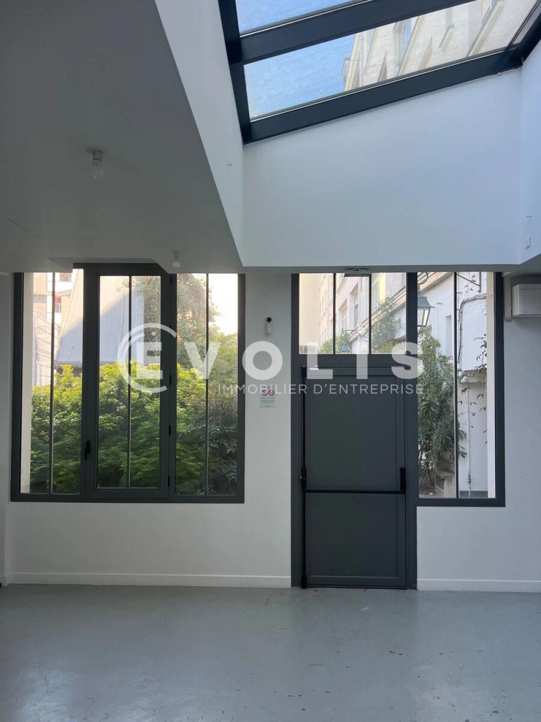 Photo 1 – location bureaux	PARIS (75011)