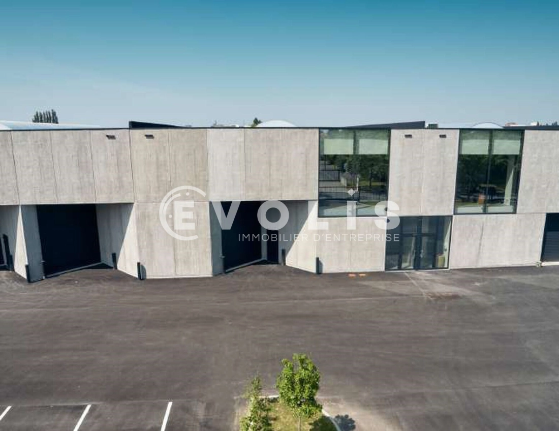 Photo 2 – location Entrepôts / activités	NEUVILLE EN FERRAIN (59960)