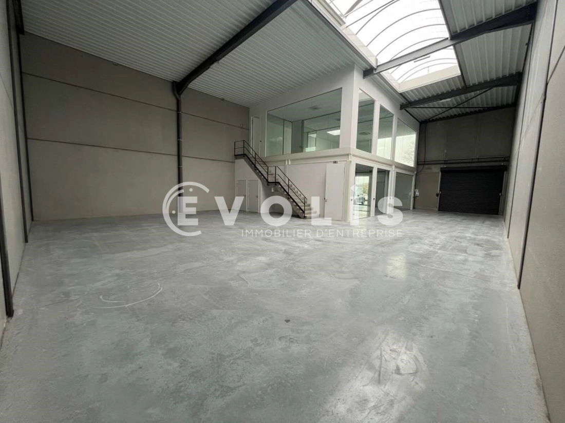 Photo 4 – location Entrepôts / activités	NEUVILLE EN FERRAIN (59960)