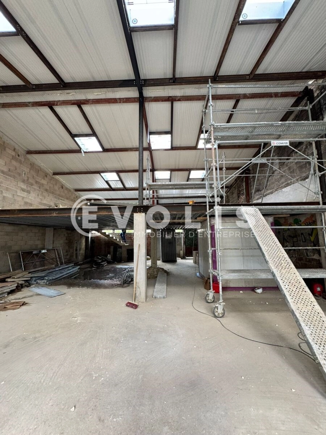Photo 4 – location Entrepôts / activités	MONTREUIL (93100)