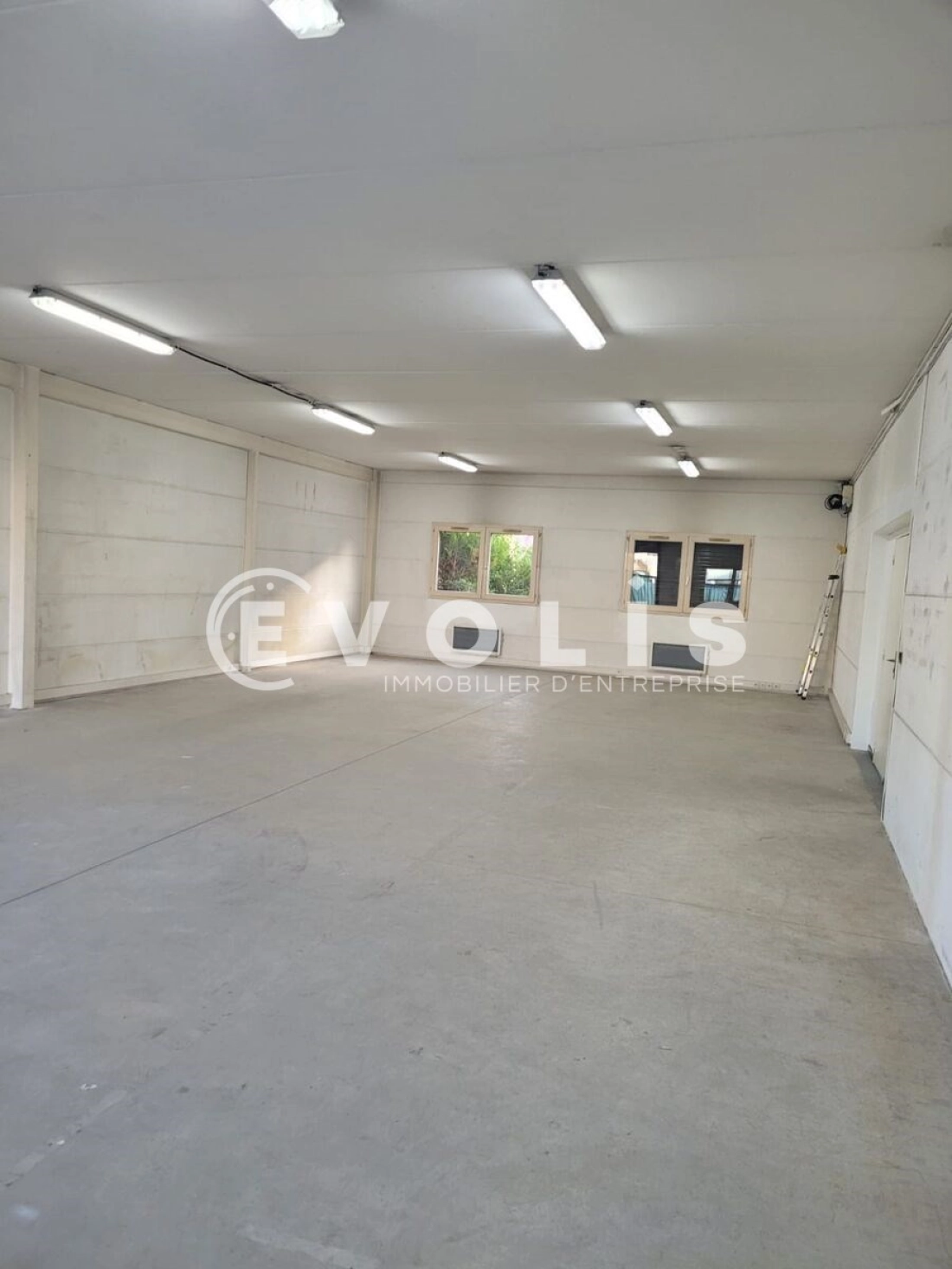 Photo 3 – location Entrepôts / activités	MASSY (91300)