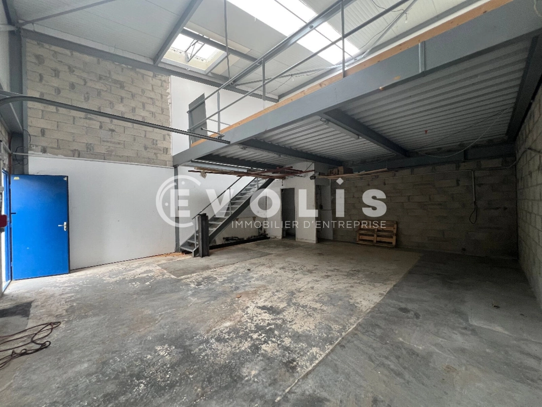 Photo 1 – location Entrepôts / activités	VILLENEUVE LE ROI (94290)