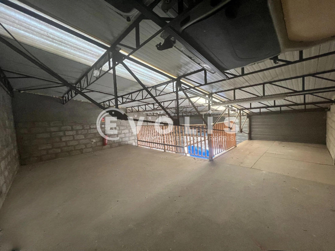 Photo 3 – location Entrepôts / activités	VILLENEUVE LE ROI (94290)