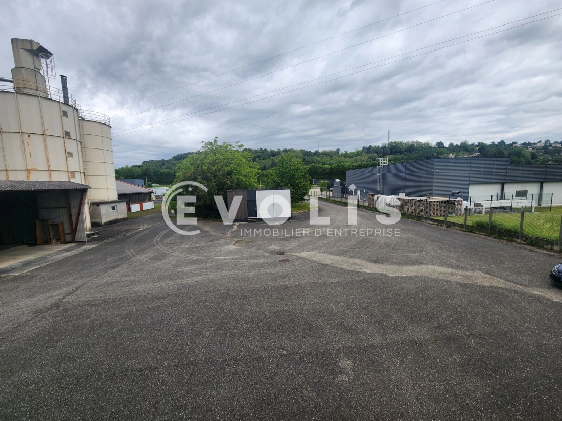 Photo 2 – vente Entrepôts / activités	RUY MONTCEAU (38300)