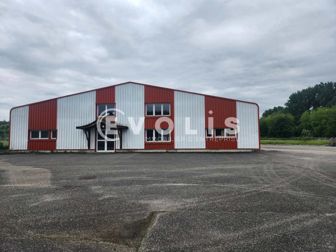 Photo 1 – vente Entrepôts / activités	RUY MONTCEAU (38300)