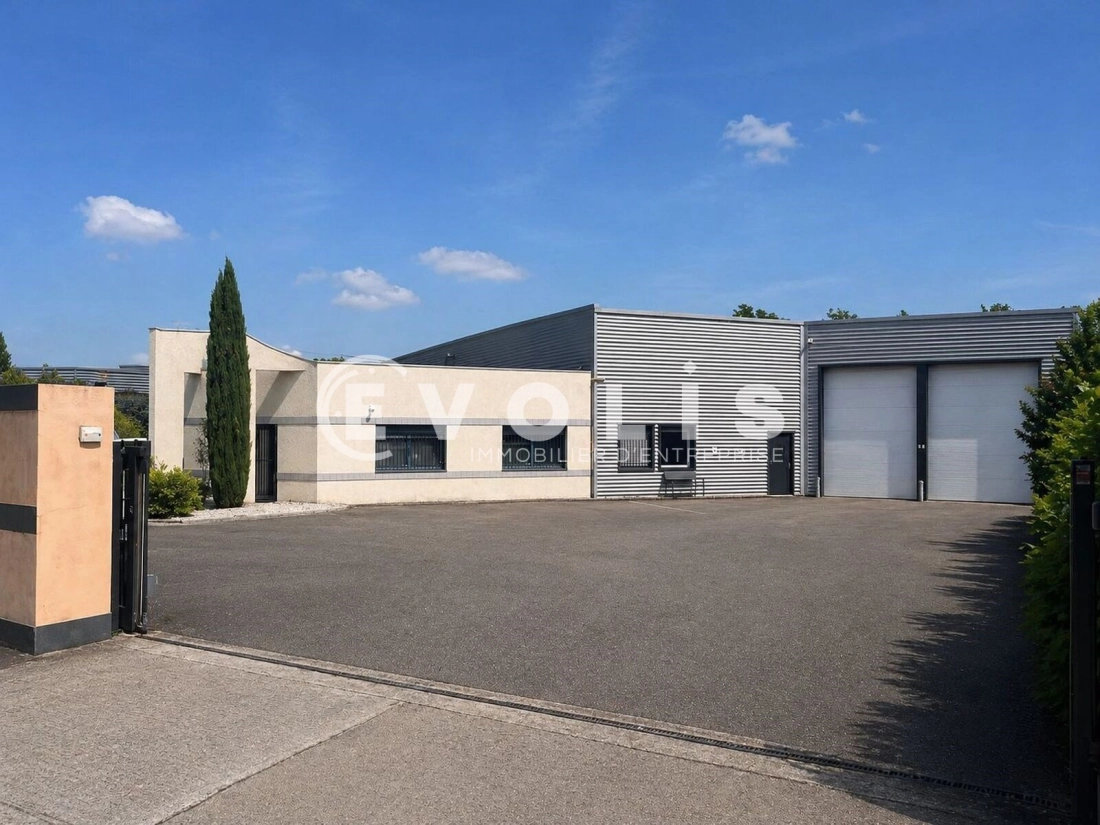 Photo 1 – location Entrepôts / activités	DECINES CHARPIEU (69150)