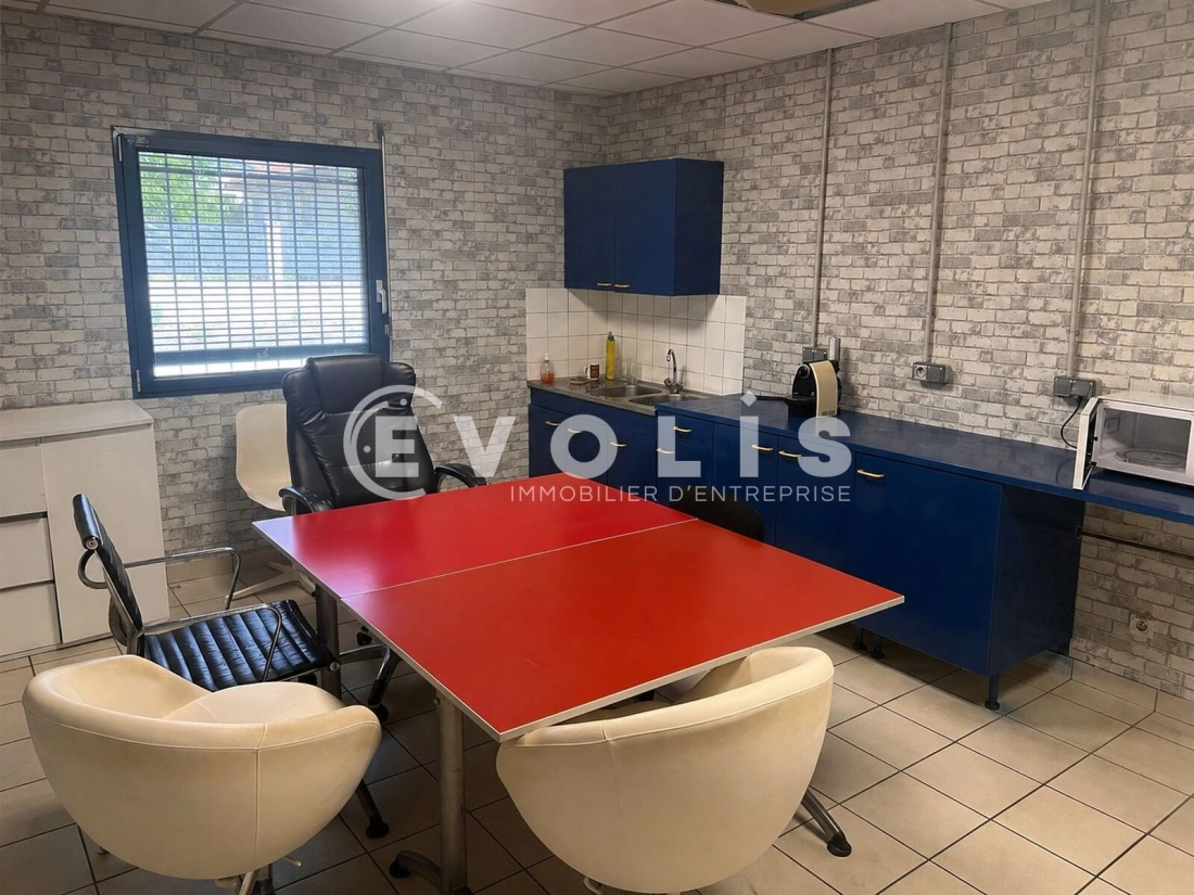 Photo 6 – location Entrepôts / activités	DECINES CHARPIEU (69150)
