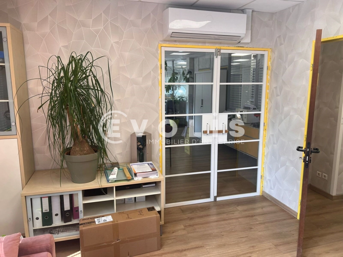 Photo 8 – location Entrepôts / activités	DECINES CHARPIEU (69150)