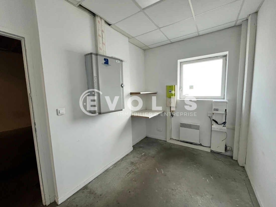Photo 3 – location Entrepôts / activités	LE HAILLAN (33185)