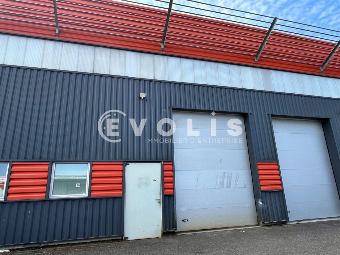 Photo 1 – location Entrepôts / activités	LE HAILLAN (33185)