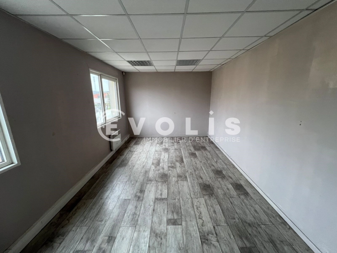 Photo 3 – location Entrepôts / activités	VARENNES JARCY (91480)