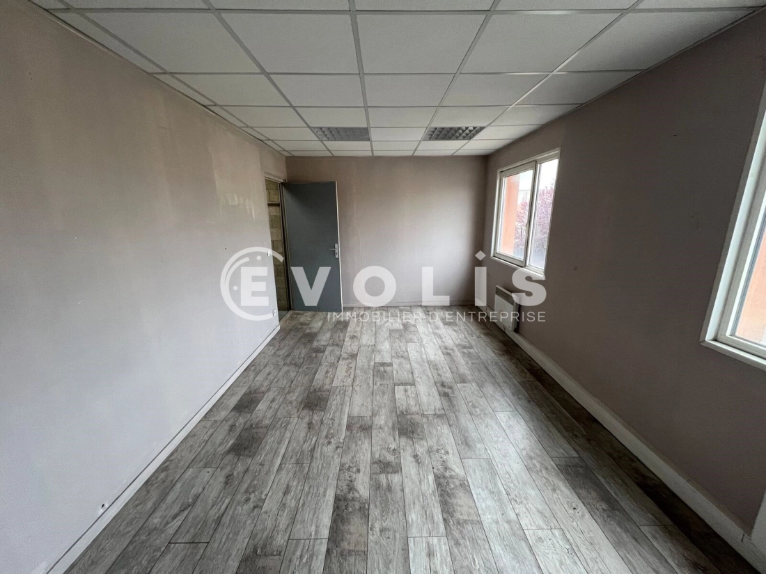 Photo 4 – location Entrepôts / activités	VARENNES JARCY (91480)