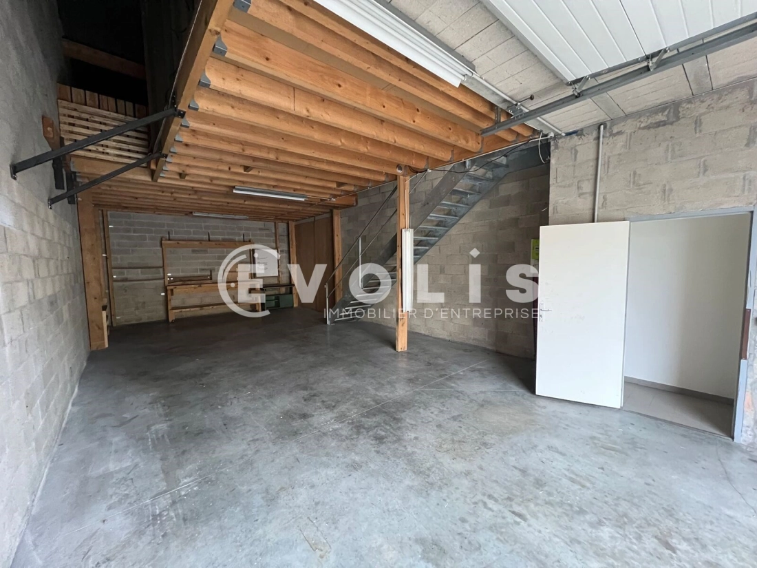 Photo 2 – location Entrepôts / activités	VARENNES JARCY (91480)