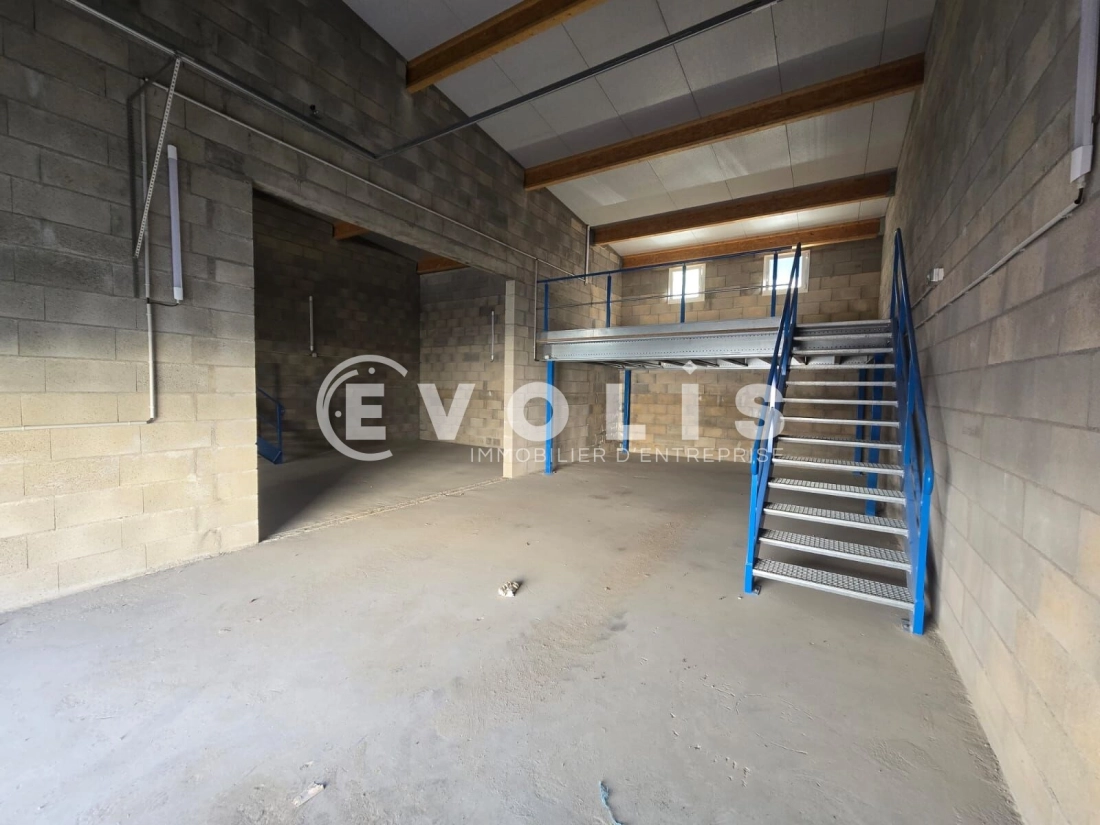 Photo 1 – vente Entrepôts / activités	BRIERES LES SCELLES (91150)