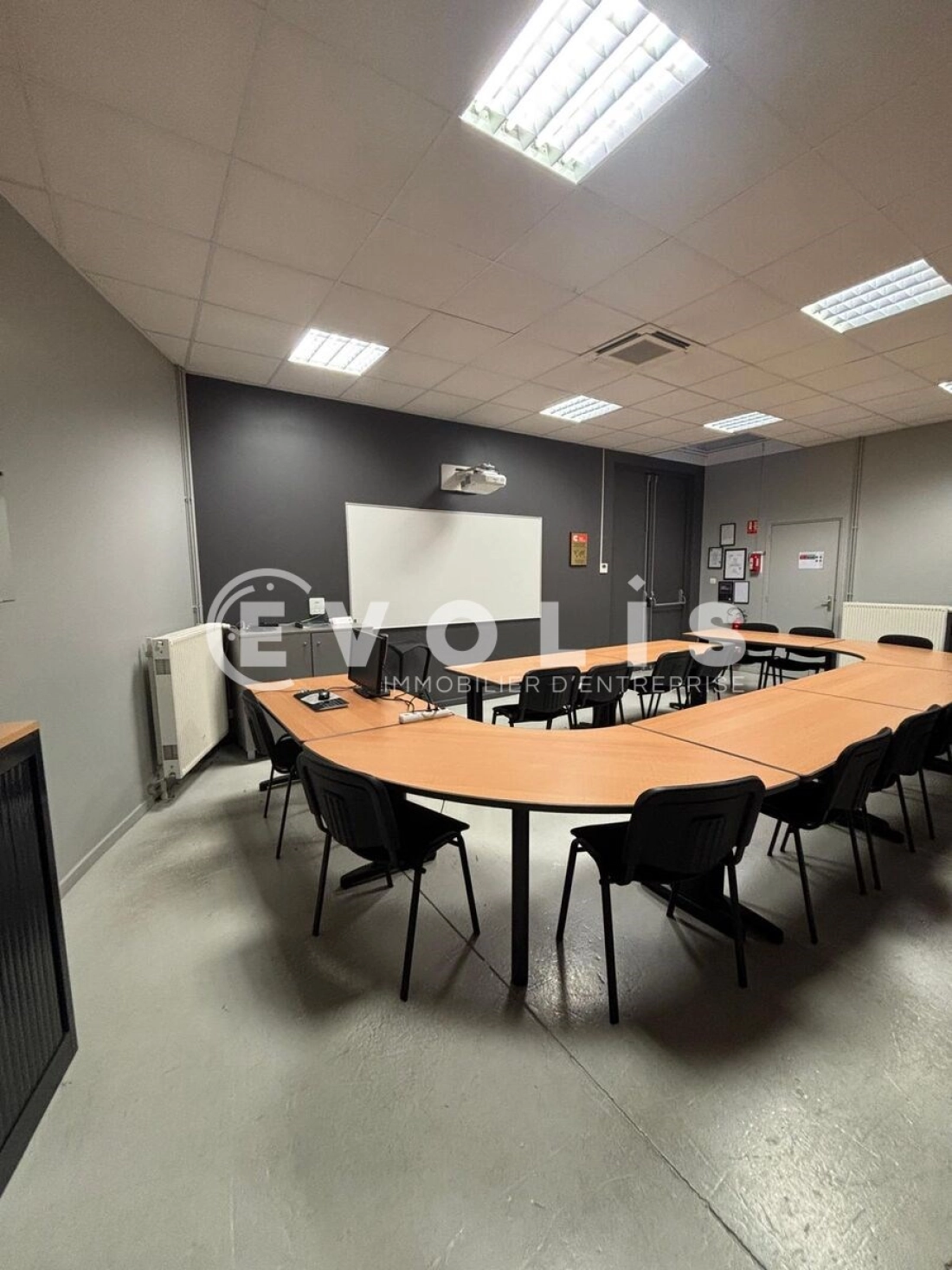 Photo 10 – vente Entrepôts / activités	CHASSIEU (69680)
