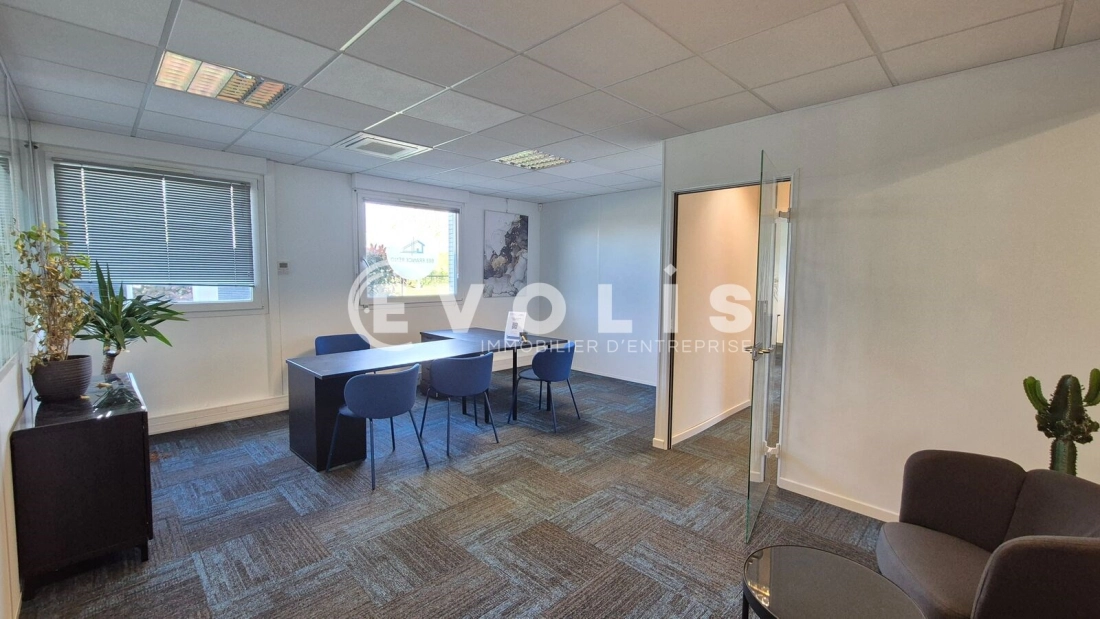 Photo 1 – location bureaux	MAGNY LE HONGRE (77700)