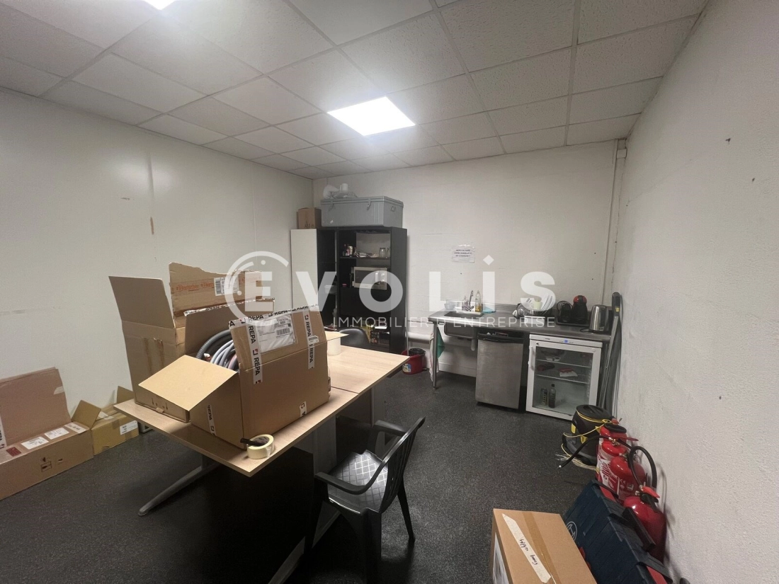Photo 8 – location Entrepôts / activités	CHENNEVIERES SUR MARNE (94430)