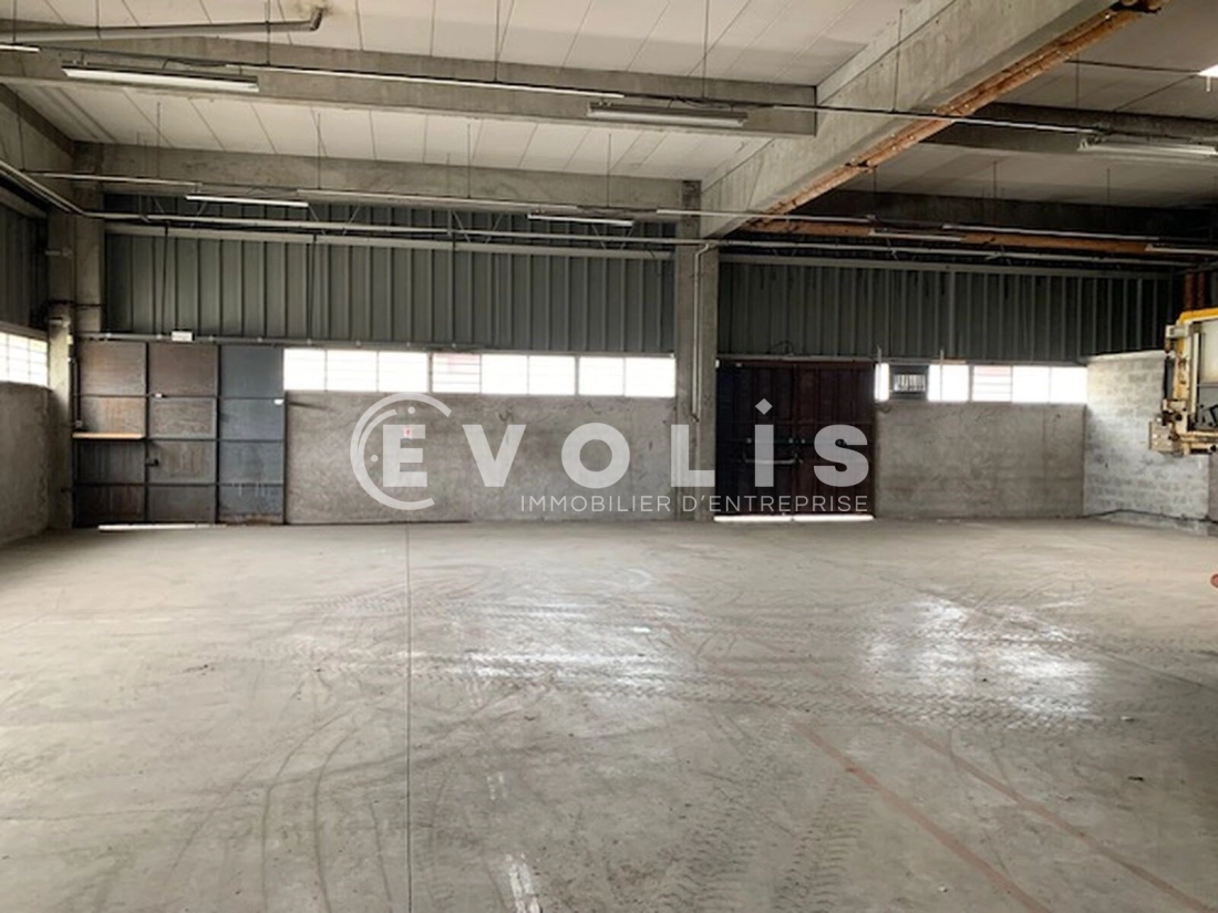 Photo 1 – location Entrepôts / activités	PESSAC (33600)