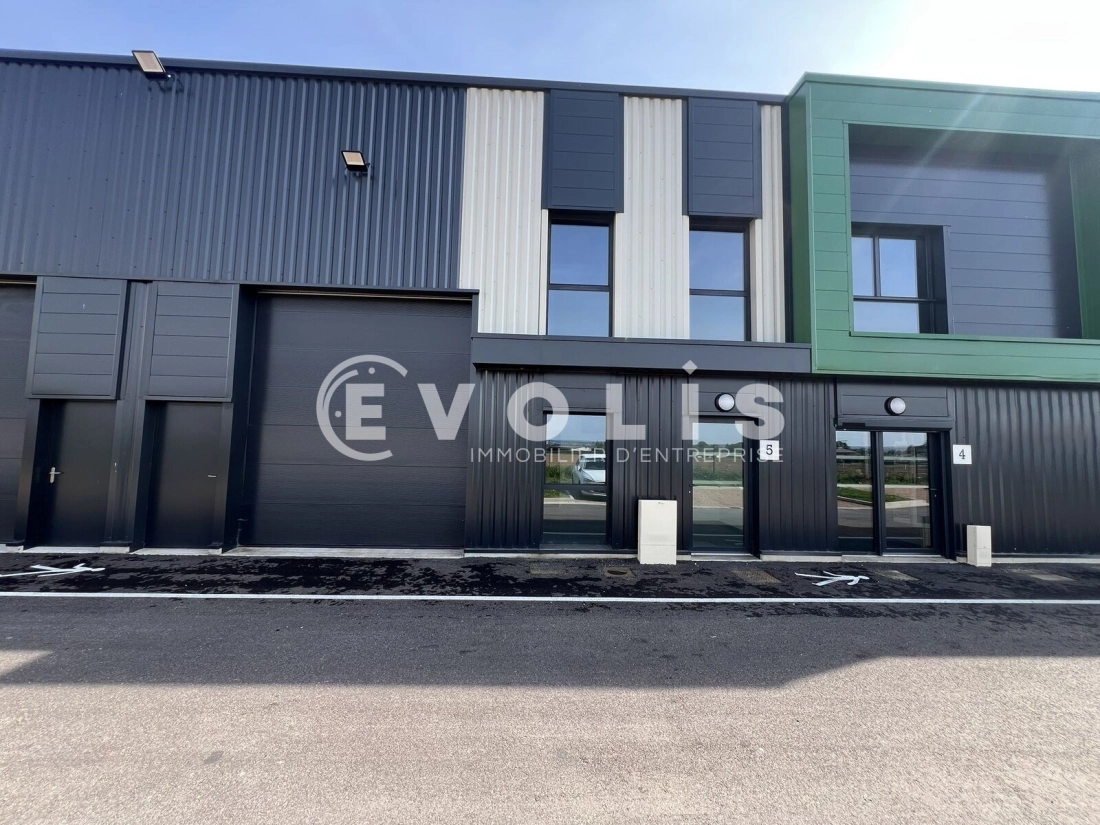 Photo 1 – location Entrepôts / activités	VILLETTE D'ANTHON (38280)