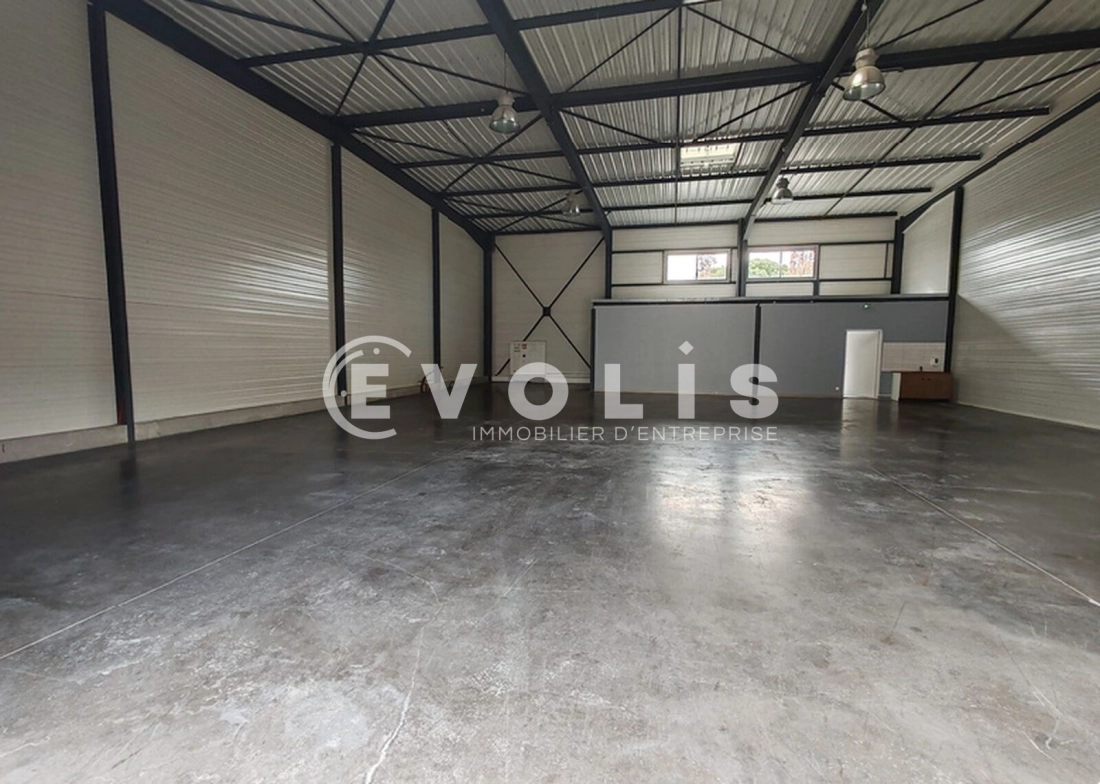 Photo 2 – location Entrepôts / activités	VOURLES (69390)