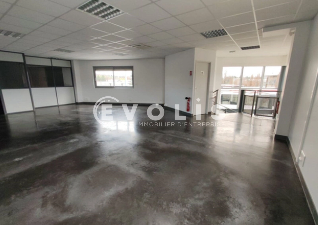Photo 4 – location Entrepôts / activités	VOURLES (69390)
