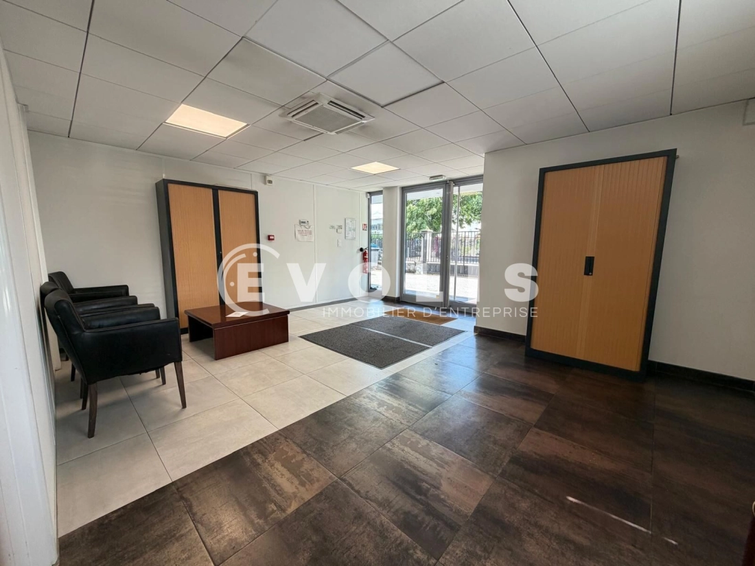 Photo 1 – location bureaux	FRESNES (94260)