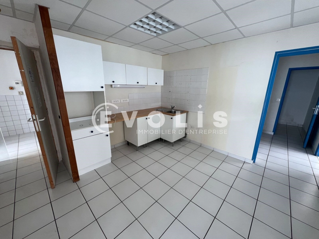 Photo 2 – location Locaux commerciaux	ROISSY EN BRIE (77680)