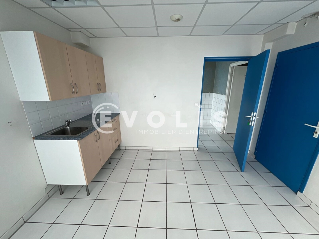 Photo 3 – location Locaux commerciaux	ROISSY EN BRIE (77680)