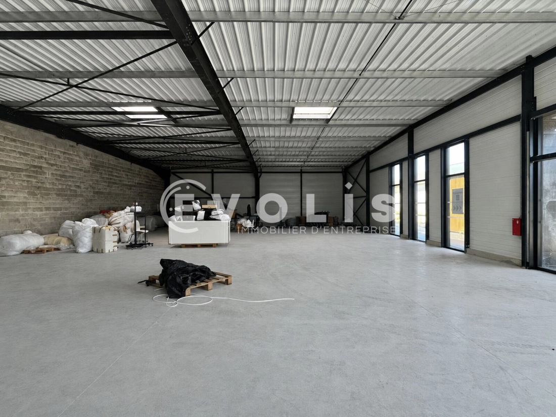 Photo 2 – location Locaux commerciaux	SAINTE EULALIE (33560)