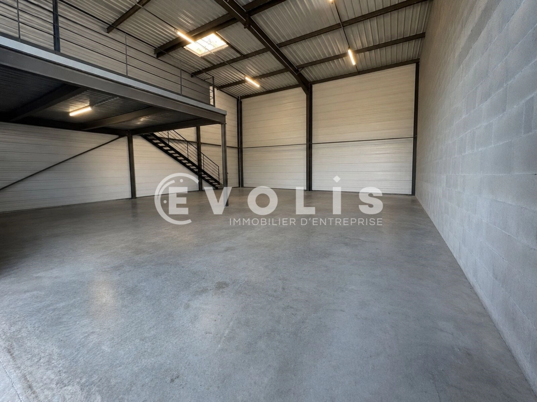 Photo 2 – location Entrepôts / activités	SAINT VULBAS (01150)