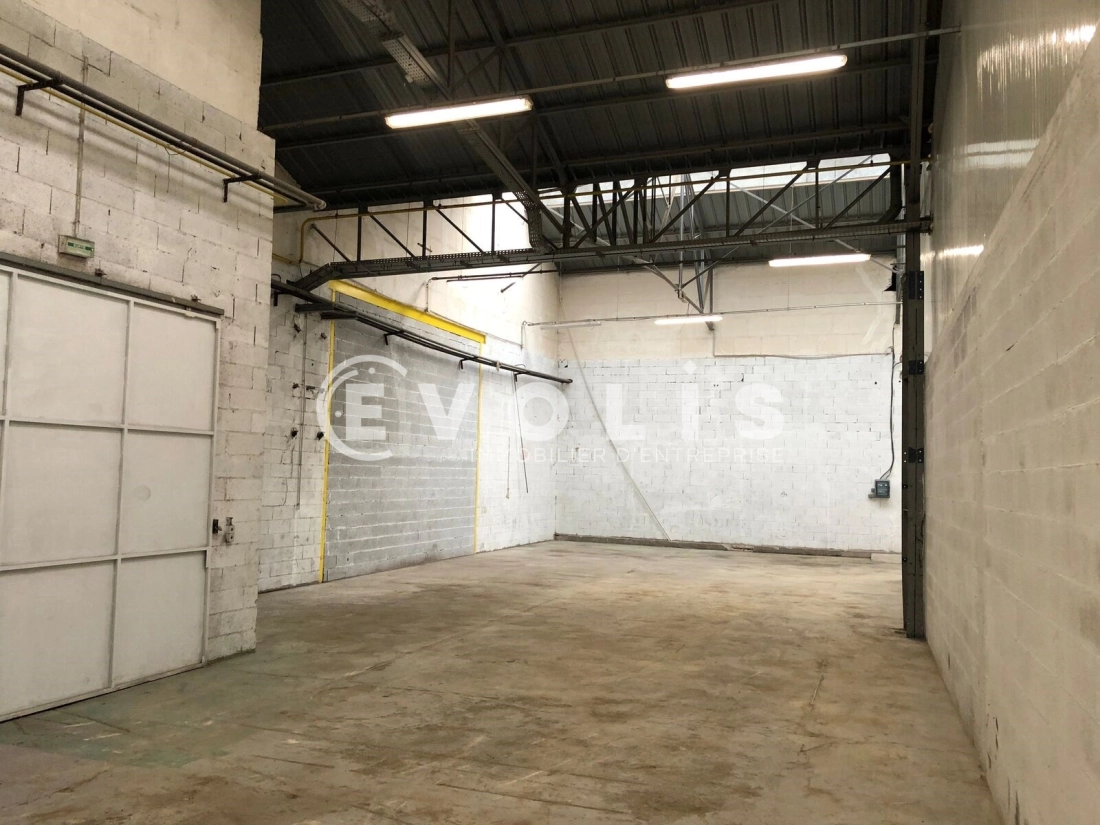 Photo 2 – location Entrepôts / activités	VILLENEUVE LE ROI (94290)