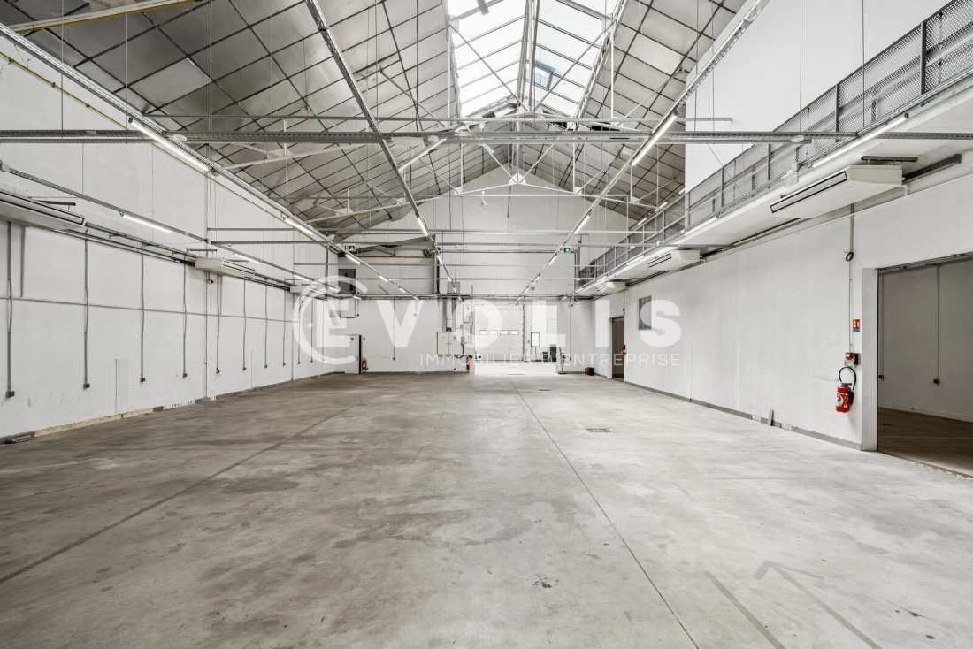 Photo 1 – location Entrepôts / activités	IVRY SUR SEINE (94200)
