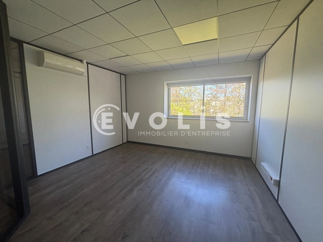 Photo 11 – location Entrepôts / activités	BOURGOIN JALLIEU (38300)