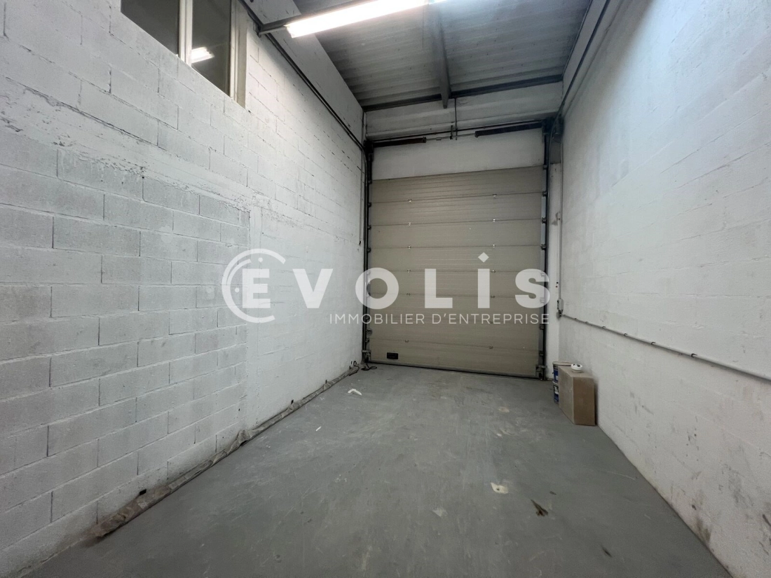 Photo 2 – vente Entrepôts / activités	MOISSY CRAMAYEL (77550)