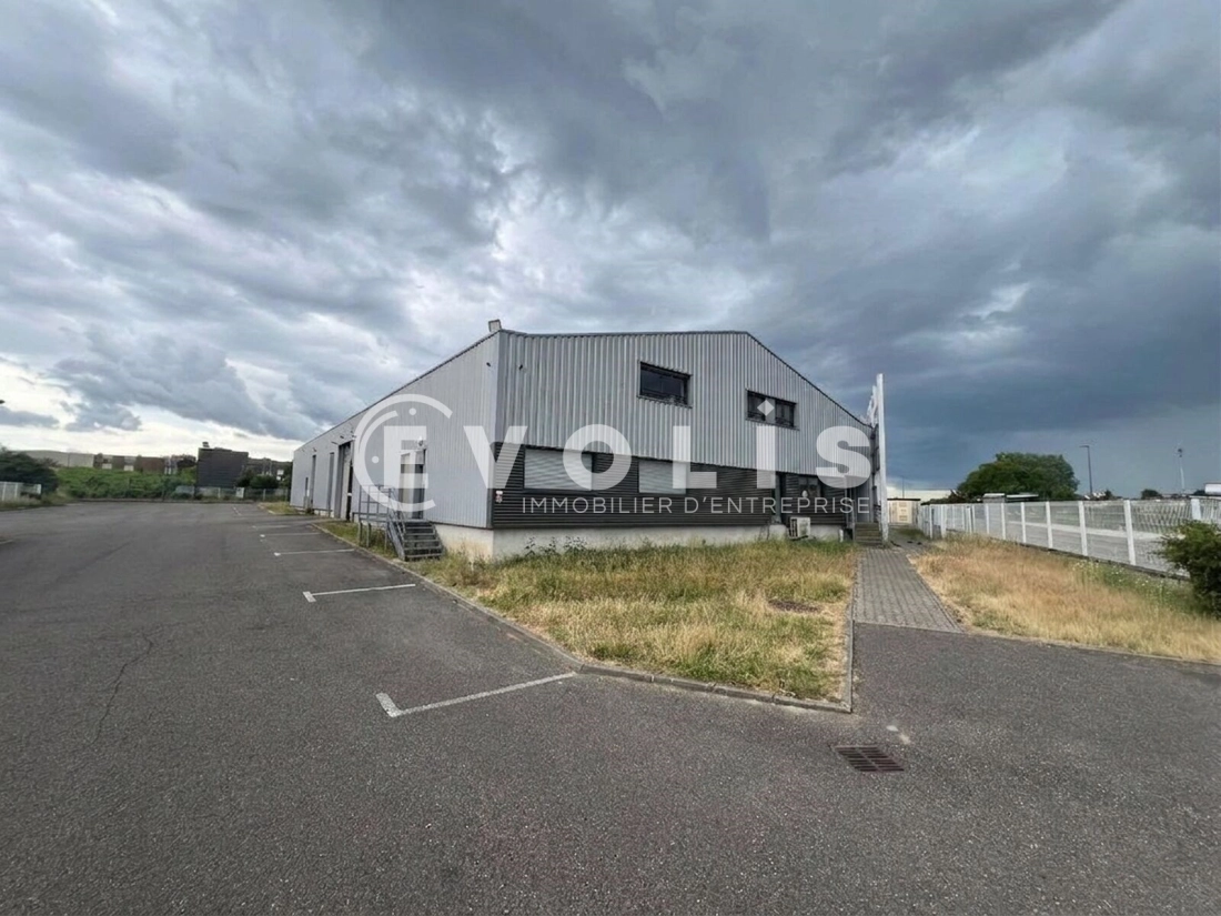 Photo 1 – location Entrepôts / activités	RILLIEUX LA PAPE (69140)