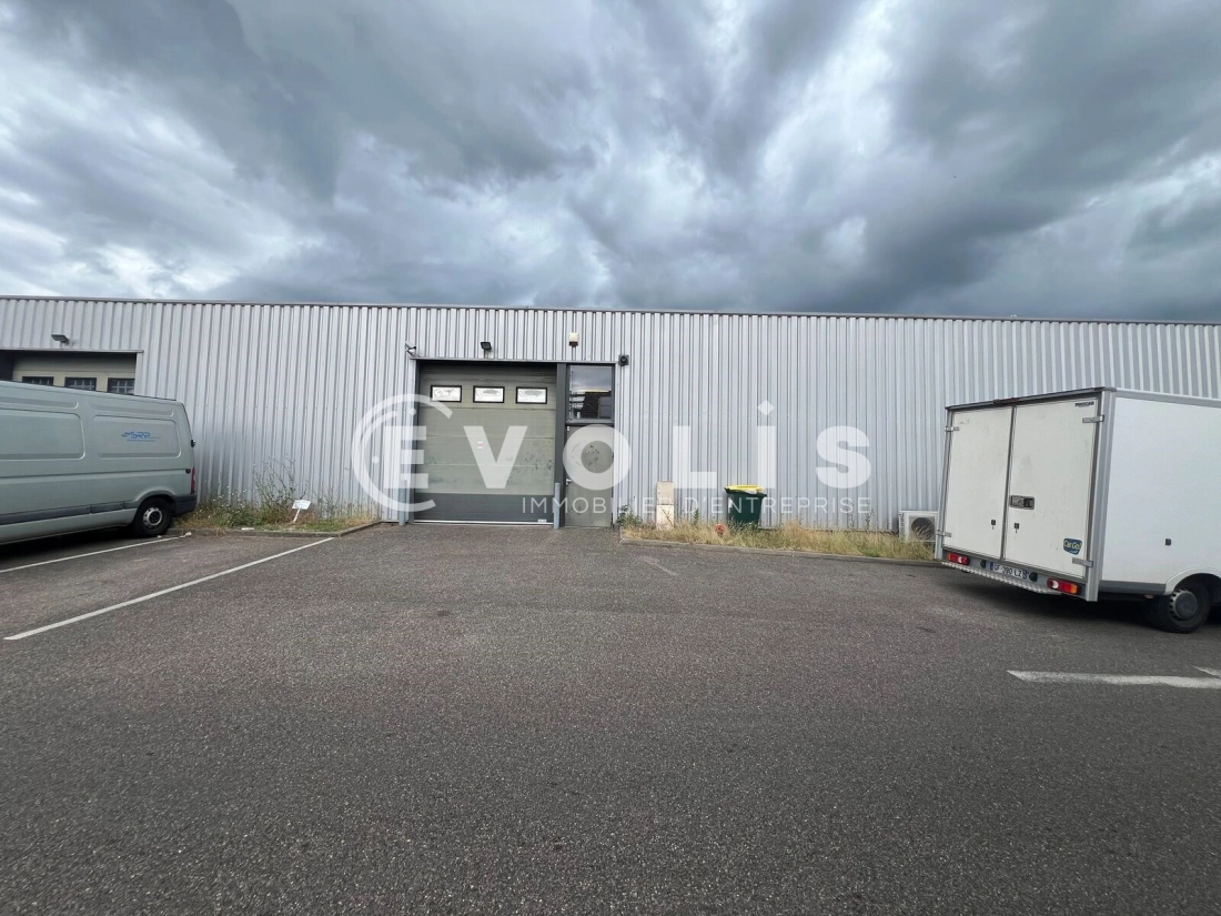 Photo 2 – location Entrepôts / activités	RILLIEUX LA PAPE (69140)