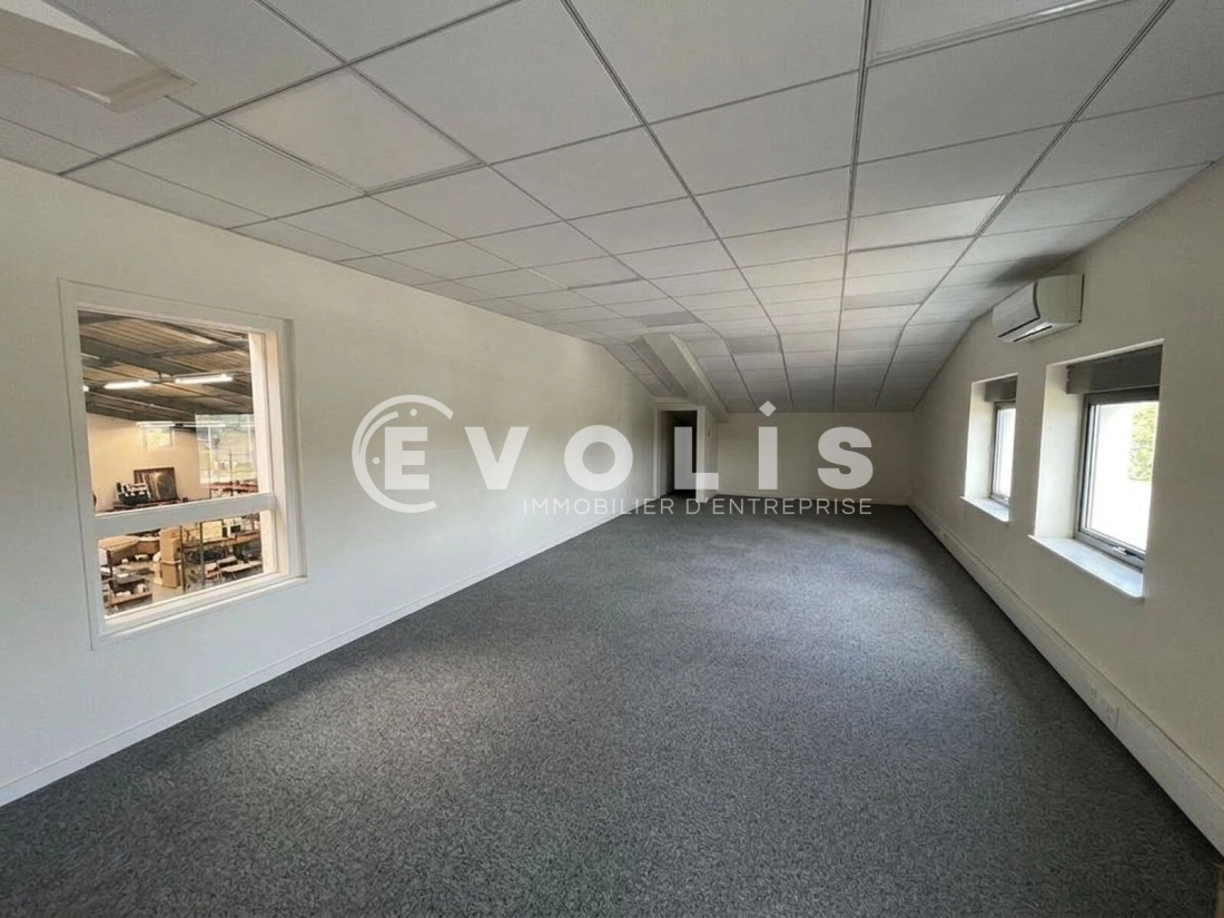 Photo 6 – location Entrepôts / activités	RILLIEUX LA PAPE (69140)