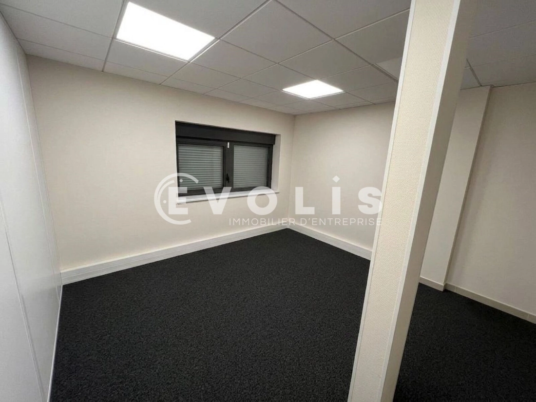 Photo 7 – location Entrepôts / activités	RILLIEUX LA PAPE (69140)