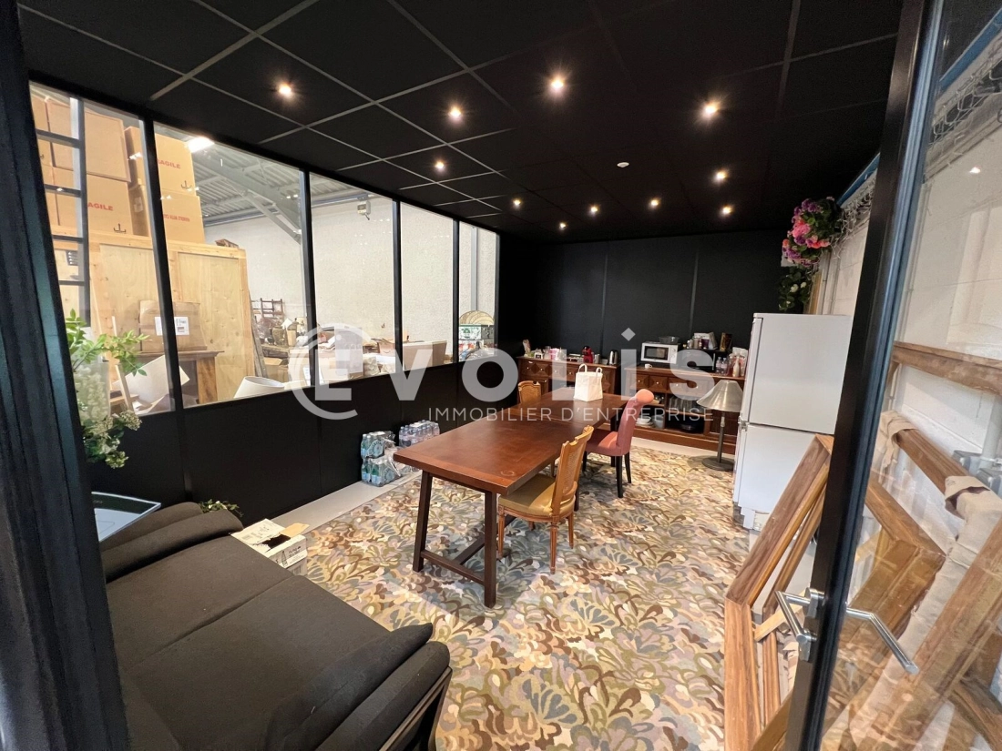 Photo 9 – location Entrepôts / activités	RILLIEUX LA PAPE (69140)