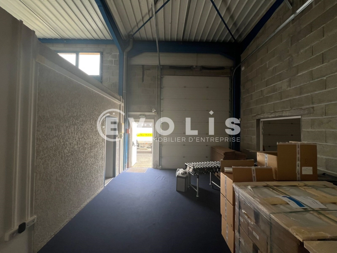 Photo 3 – location Entrepôts / activités	RILLIEUX LA PAPE (69140)