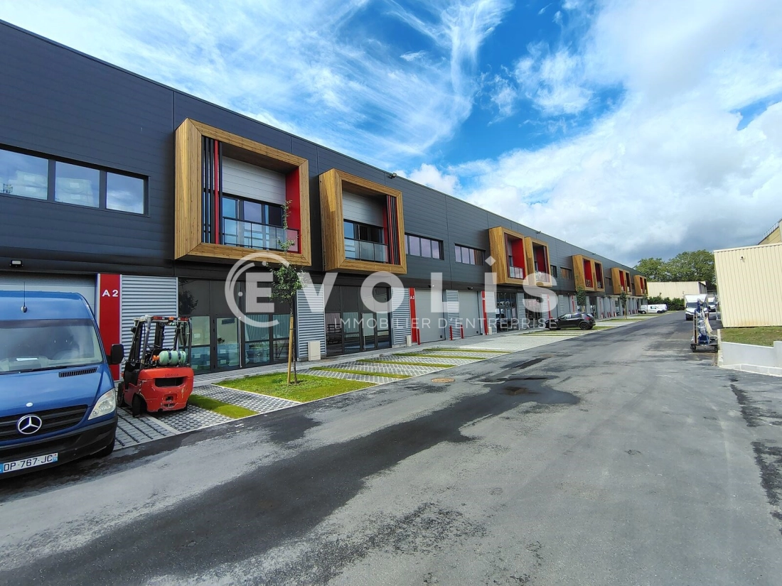 Photo 1 – location Entrepôts / activités	BOBIGNY (93000)